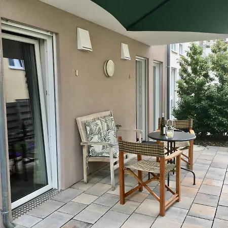 Weinreisedomizil Mit Eigenem Garten Und Parkplatz דירה *