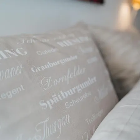 Weinreisedomizil Mit Eigenem Garten Und Parkplatz