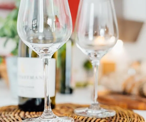 公寓 Weinreisedomizil Mit Eigenem Garten Und Parkplatz *